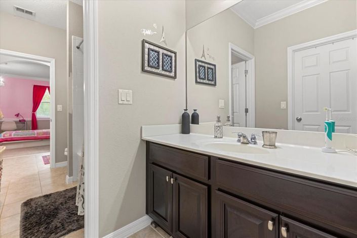 Image No.28-6 Bed Property for sale