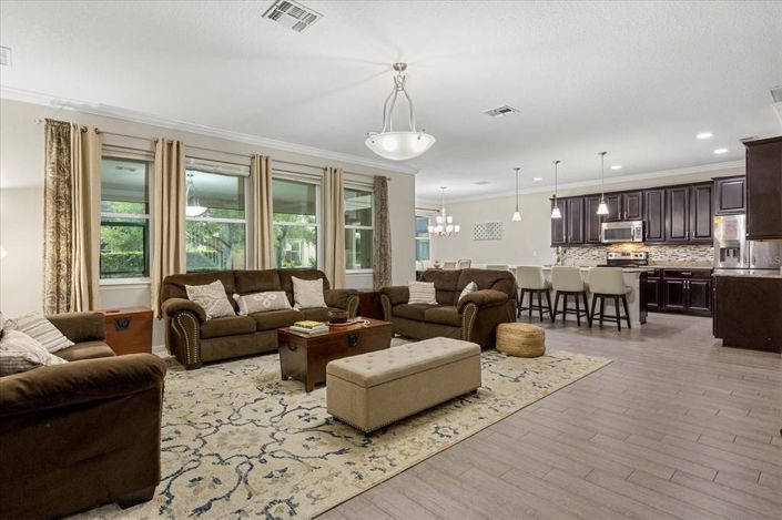 Image No.6-6 Bed Property for sale