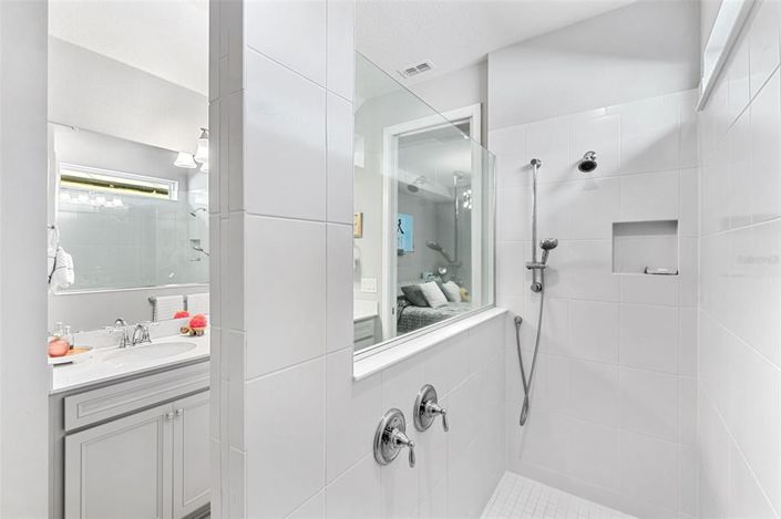 Image No.23-5 Bed Property for sale