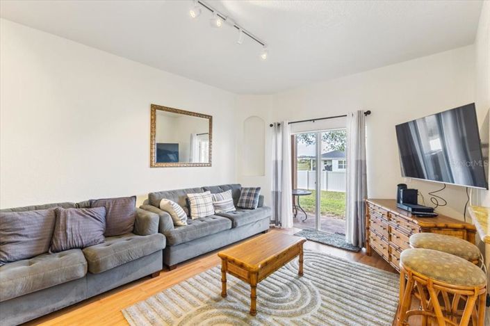 Image No.10-4 Bed Townhouse for sale