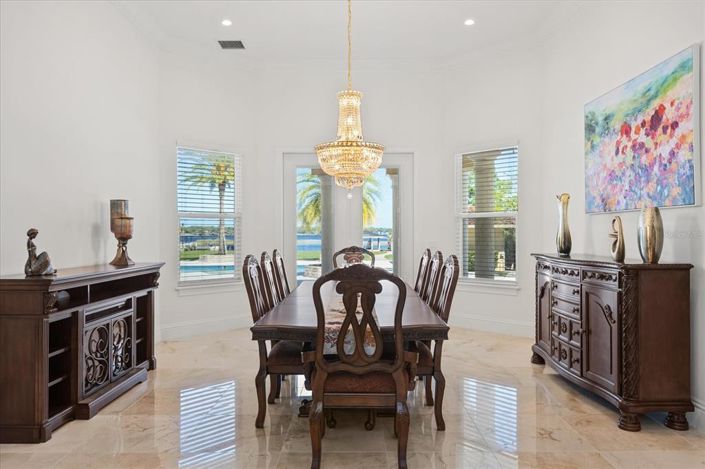 Image No.14-7 Bed Property for sale