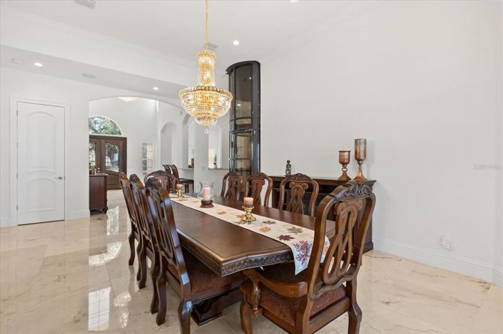 Image No.15-7 Bed Property for sale