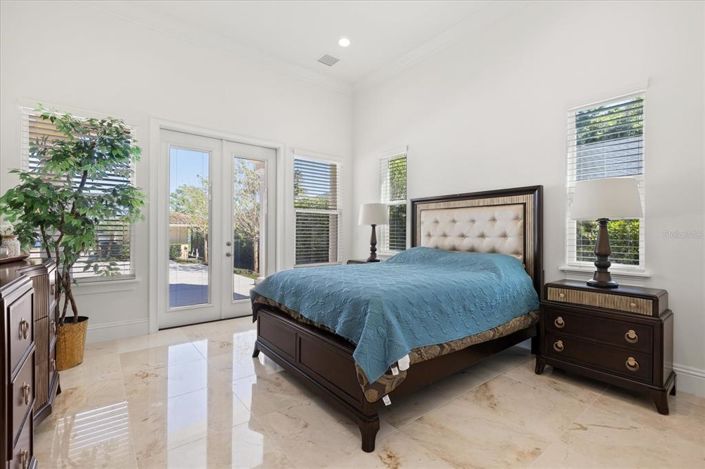 Image No.16-7 Bed Property for sale