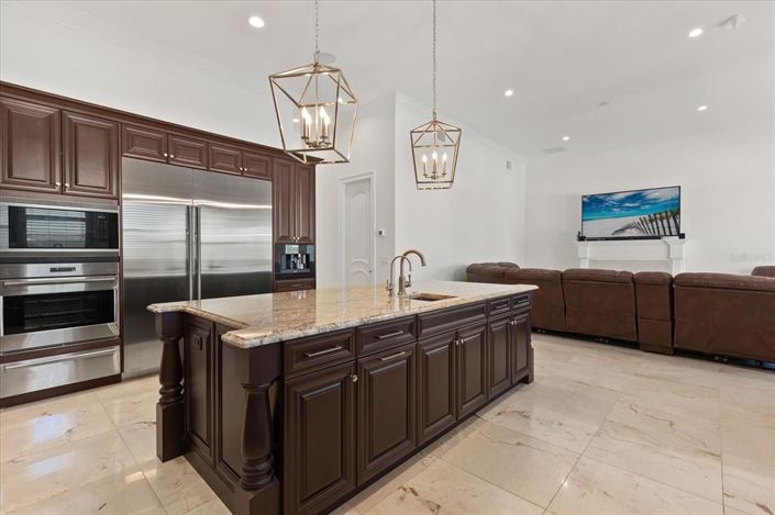 Image No.22-7 Bed Property for sale