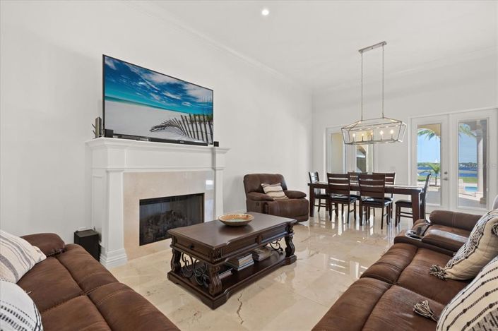 Image No.23-7 Bed Property for sale