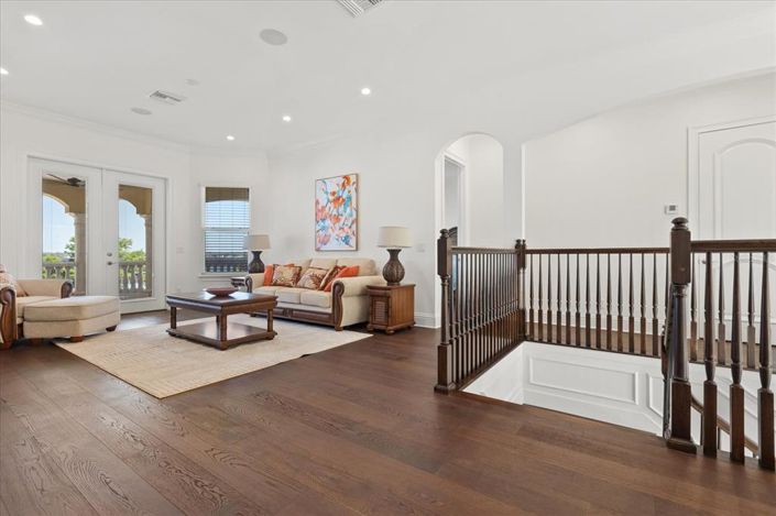 Image No.27-7 Bed Property for sale