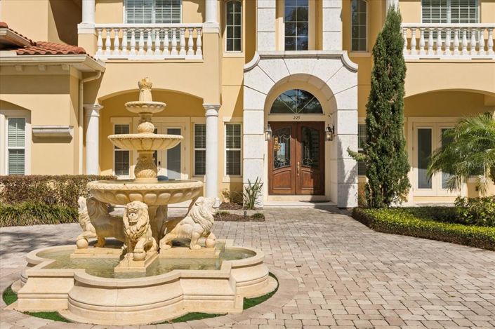 Image No.3-7 Bed Property for sale