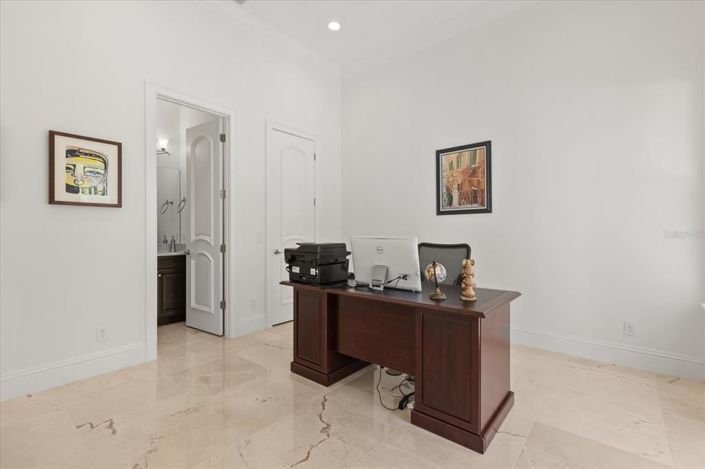 Image No.34-7 Bed Property for sale