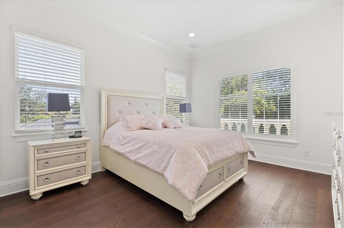 Image No.37-7 Bed Property for sale