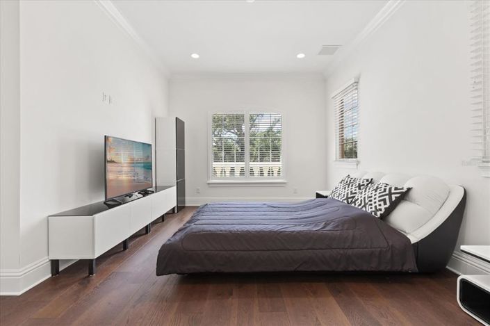 Image No.39-7 Bed Property for sale