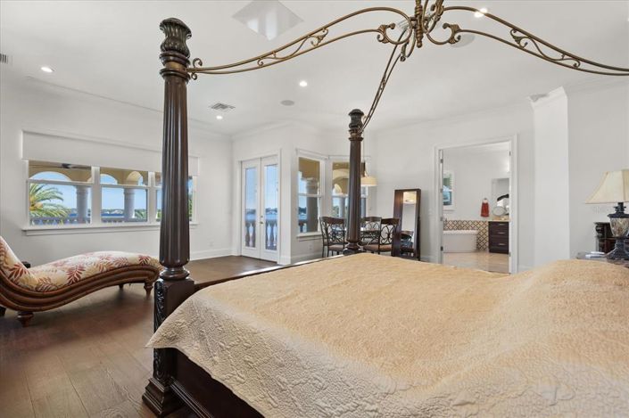 Image No.43-7 Bed Property for sale