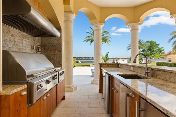 Image No.60-7 Bed Property for sale