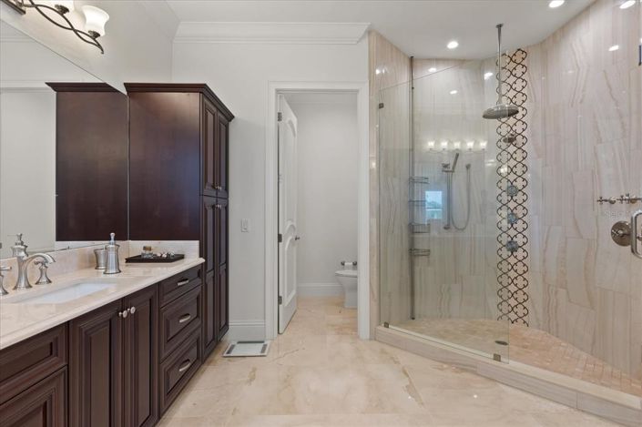 Image No.62-7 Bed Property for sale