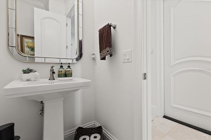 Image No.64-7 Bed Property for sale