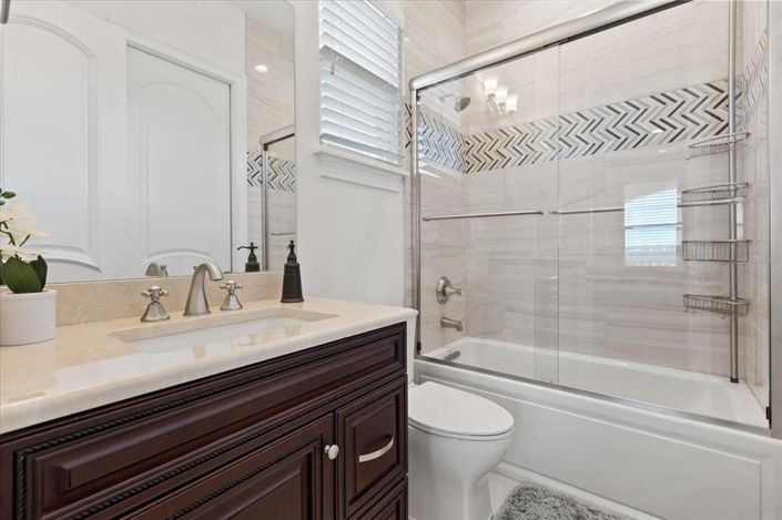 Image No.66-7 Bed Property for sale