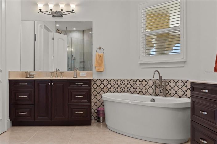 Image No.69-7 Bed Property for sale