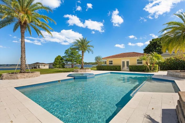 Image No.72-7 Bed Property for sale