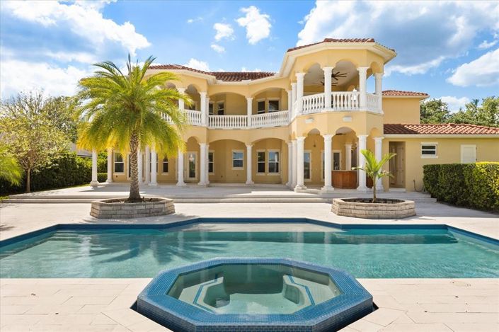 Image No.74-7 Bed Property for sale