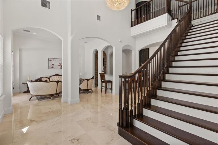 Image No.8-7 Bed Property for sale