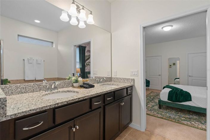 Image No.10-8 Bed Property for sale