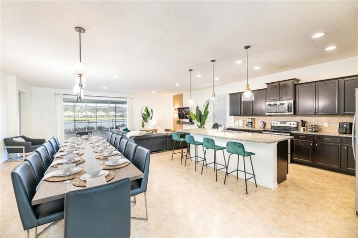 Image No.2-8 Bed Property for sale