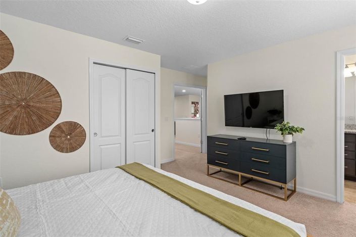 Image No.22-8 Bed Property for sale