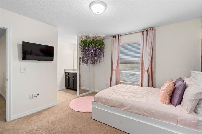 Image No.33-8 Bed Property for sale