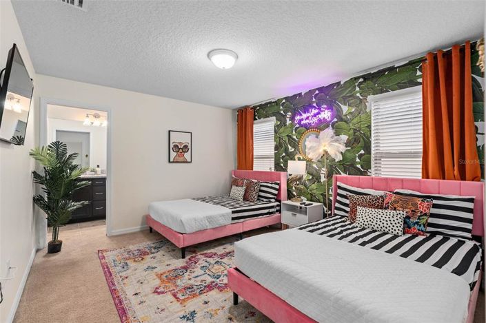 Image No.36-8 Bed Property for sale