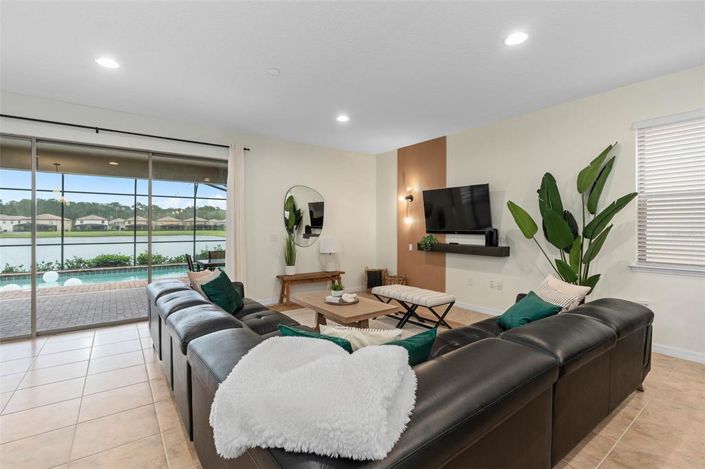 Image No.6-8 Bed Property for sale