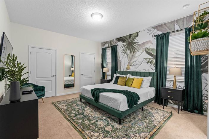 Image No.8-8 Bed Property for sale