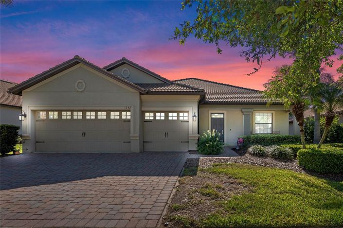 Image No.1-4 Bed Property for sale