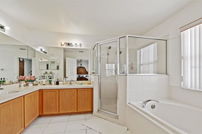 Image No.15-4 Bed Property for sale