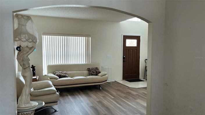 Image No.4-4 Bed Property for sale