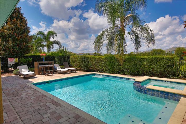 Image No.10-10 Bed Property for sale