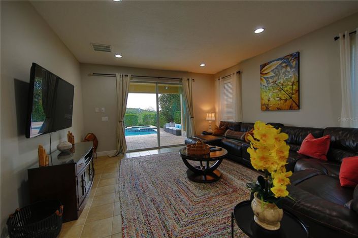 Image No.20-10 Bed Property for sale