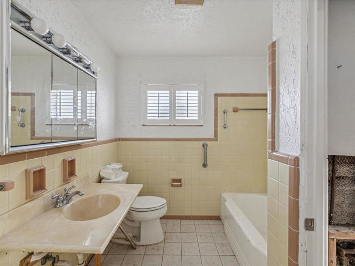 Image No.15-2 Bed Property for sale