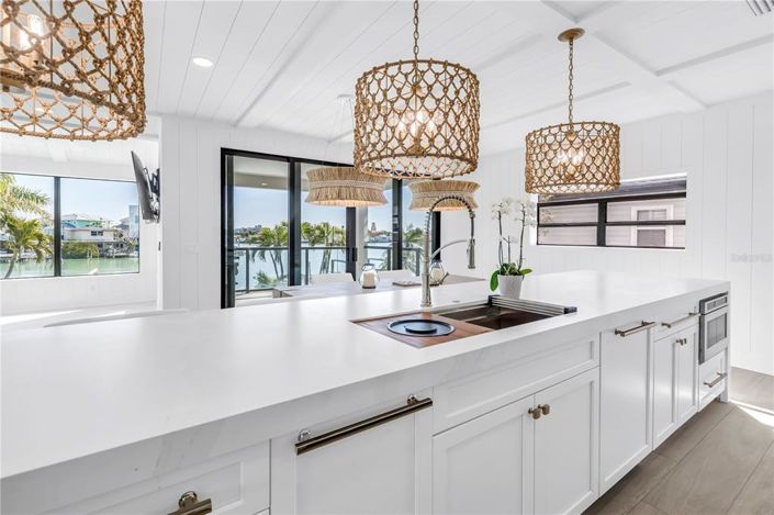 Image No.10-3 Bed Property for sale