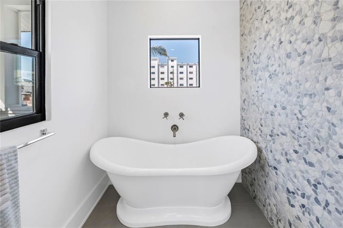 Image No.35-3 Bed Property for sale