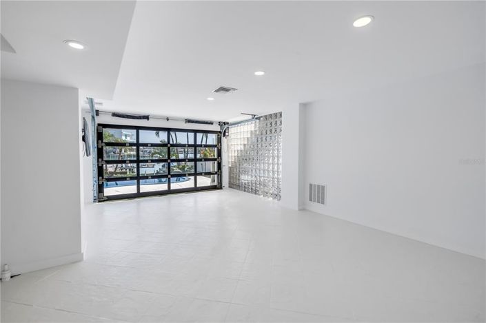 Image No.40-3 Bed Property for sale