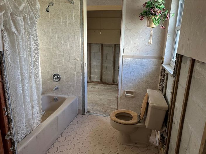 Image No.14-2 Bed Property for sale