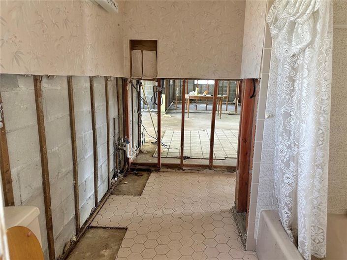 Image No.19-2 Bed Property for sale