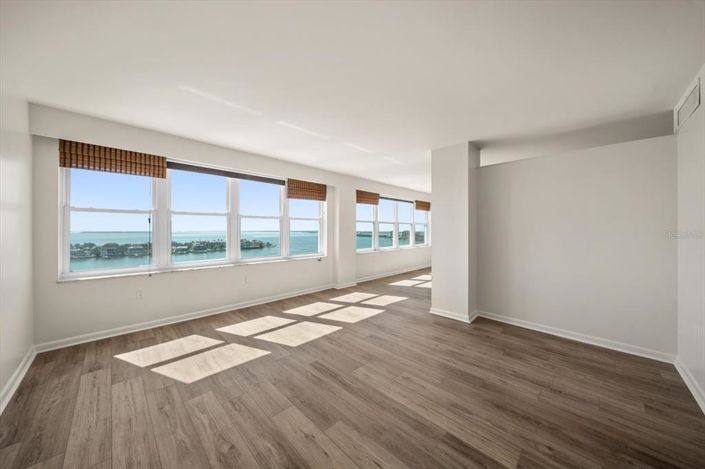 Image No.12-2 Bed Property for sale