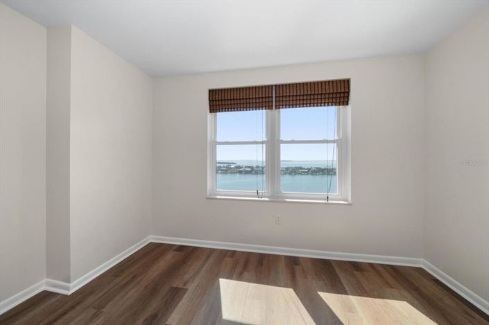 Image No.21-2 Bed Property for sale