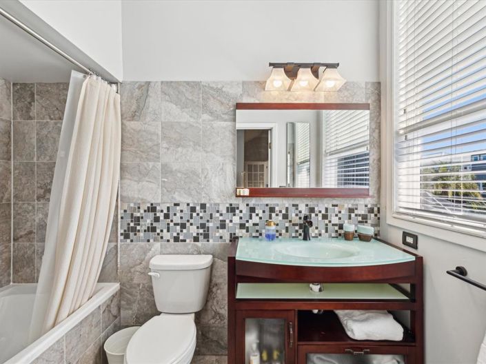 Image No.28-3 Bed Property for sale