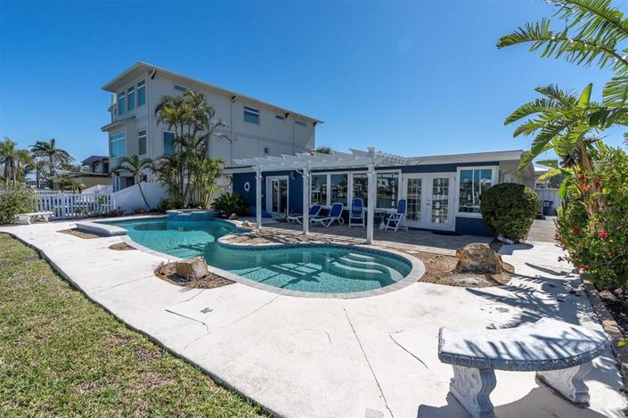 Image No.10-3 Bed Property for sale