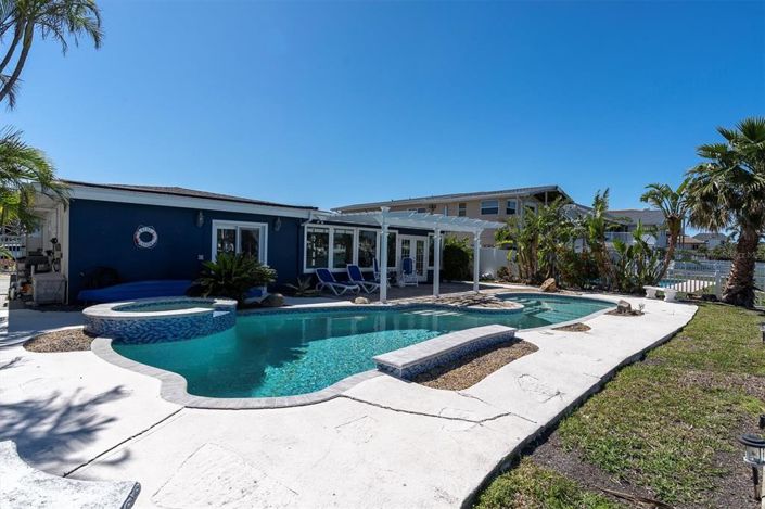 Image No.17-3 Bed Property for sale