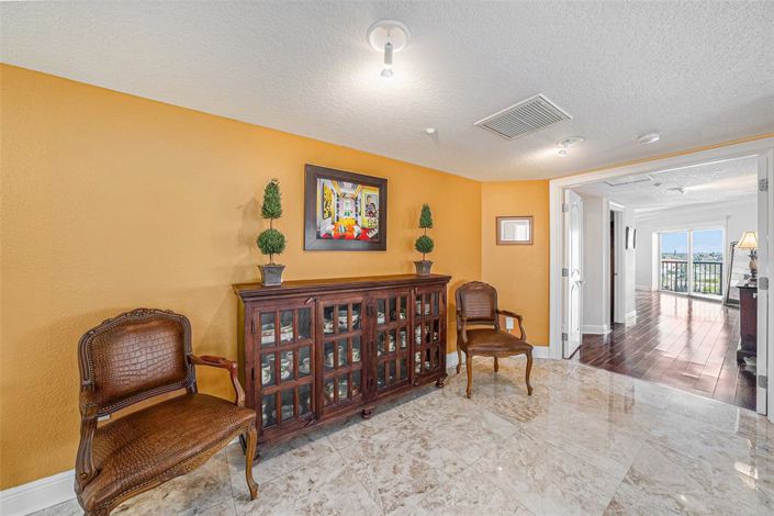 Image No.10-3 Bed Property for sale