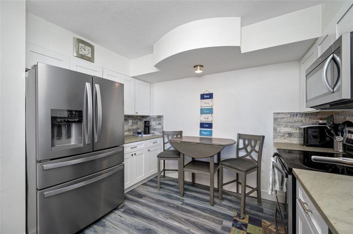 Image No.10-2 Bed Property for sale