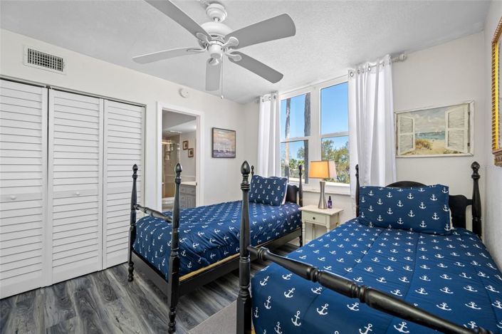 Image No.25-2 Bed Property for sale