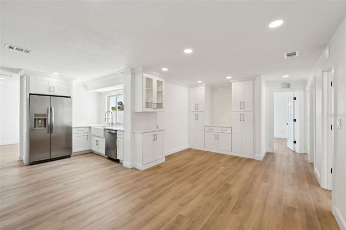 Image No.17-4 Bed Property for sale